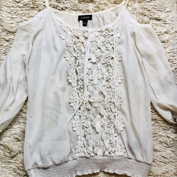 white blouse - Picture 1 of 1